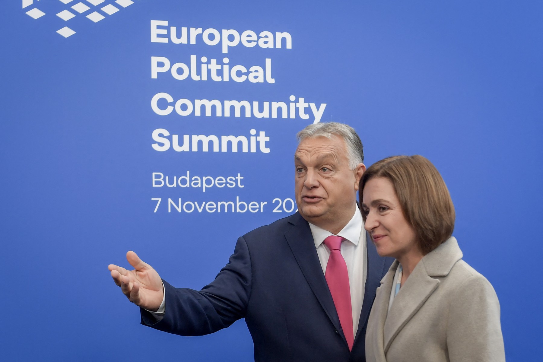 ZECI de lideri europeni la Budapesta pentru summitul Comunității Politice Europene și reuniunea liderilor din Consiliul UE