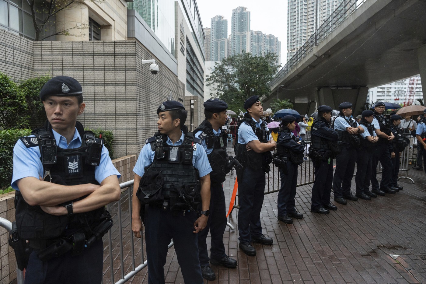 Zeci de activiști pro-democrație CONDAMNAȚI la închisoare în Hong Kong