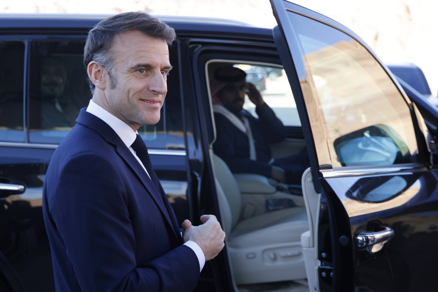 „MACRON nu va rezista trei ani”