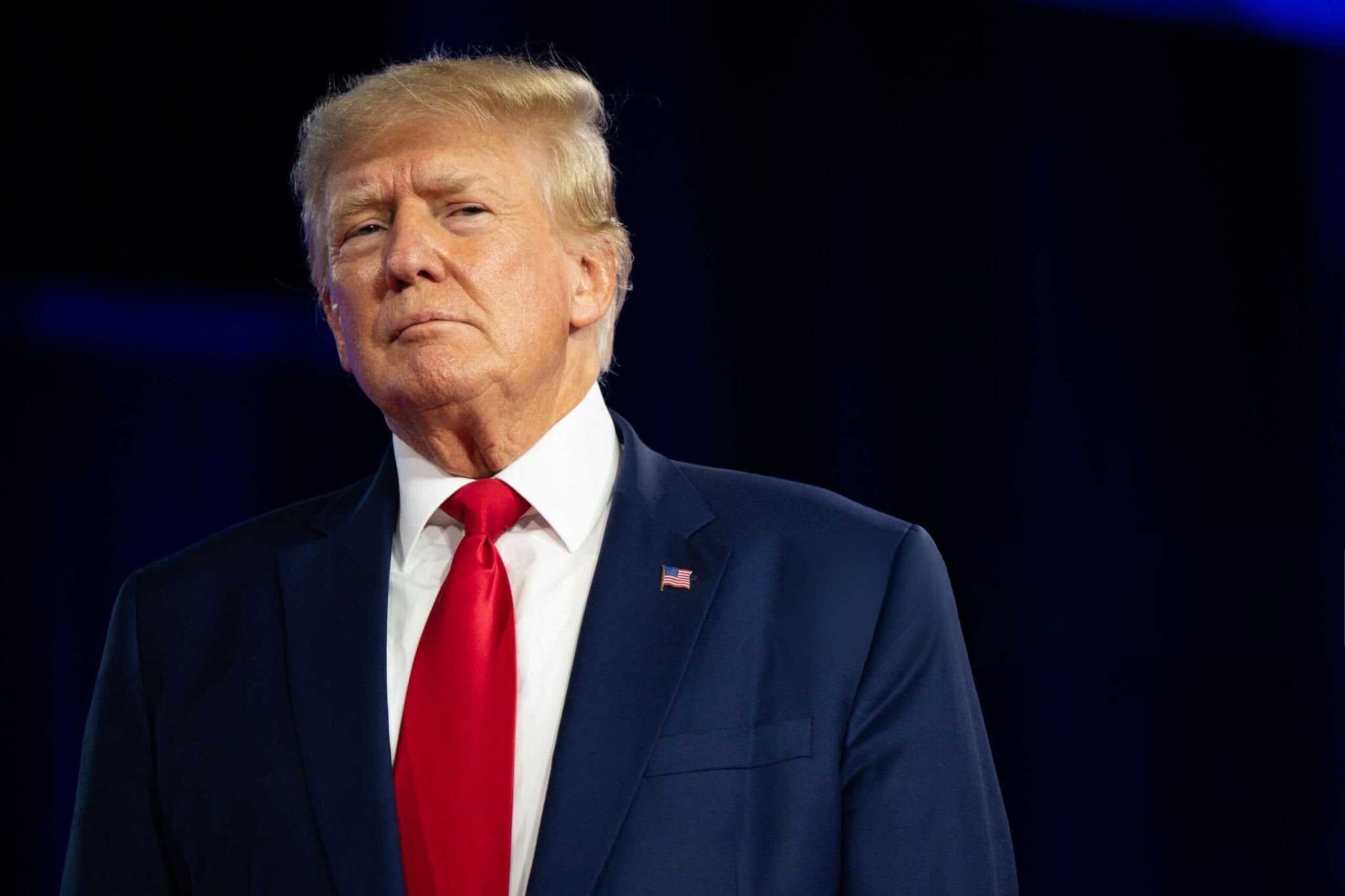 Donald Trump a venit la redeschiderea CATEDRALEI Notre-Dame cu un avion privat. Va fi primit la Palatul Elysee de Emmanuel Macron Donald Trump a venit la redeschiderea CATEDRALEI Notre-Dame cu un avion privat. Va fi primit la Palatul Elysee de Emmanuel Macron