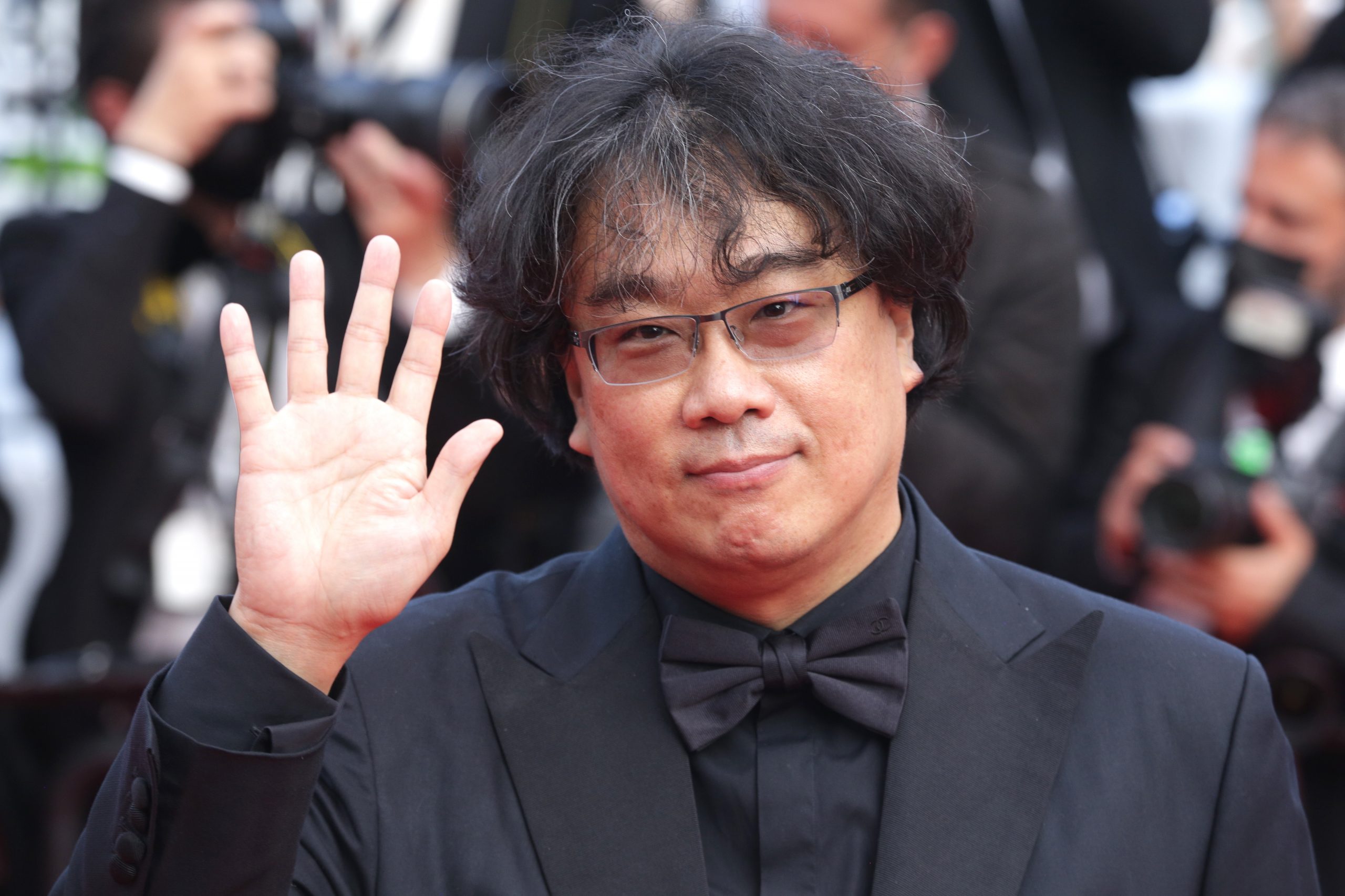 Cineastul sud-coreean Bong Joon-ho îşi prezintă noul film „Mickey 17” la BERLINARĂ, după 6 ani de la succesul fenomenal al lungmetrajului „Parasite”