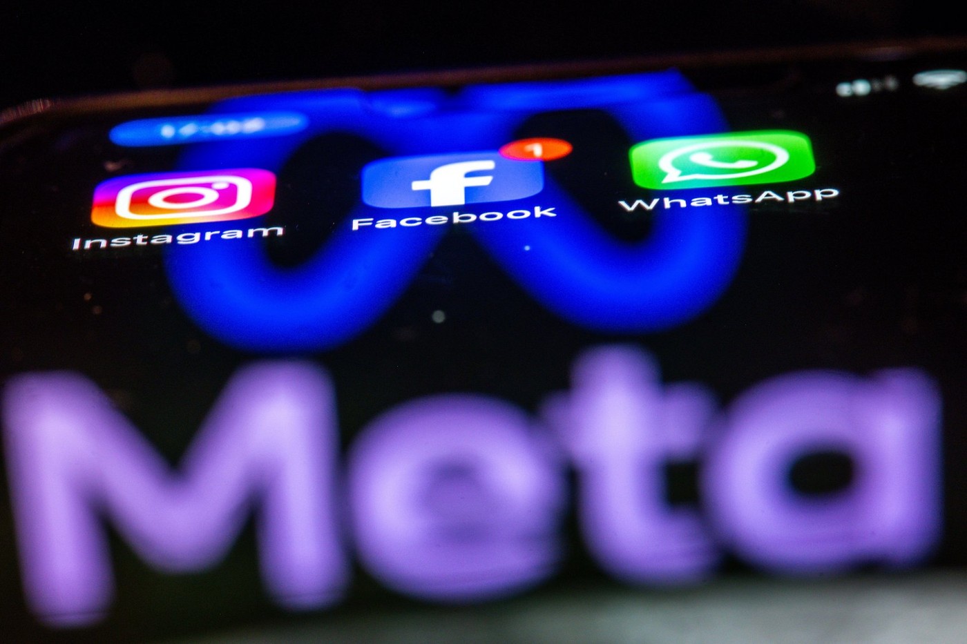 Meta „cumpără” realizatori de conținut de la Tiktok. Gigantul social media oferă până la 5.000 de dolari creatorilor populari din SUA Meta „cumpără” realizatori de conținut de la Tiktok. Gigantul social media oferă până la 5.000 de dolari creatorilor populari din SUA