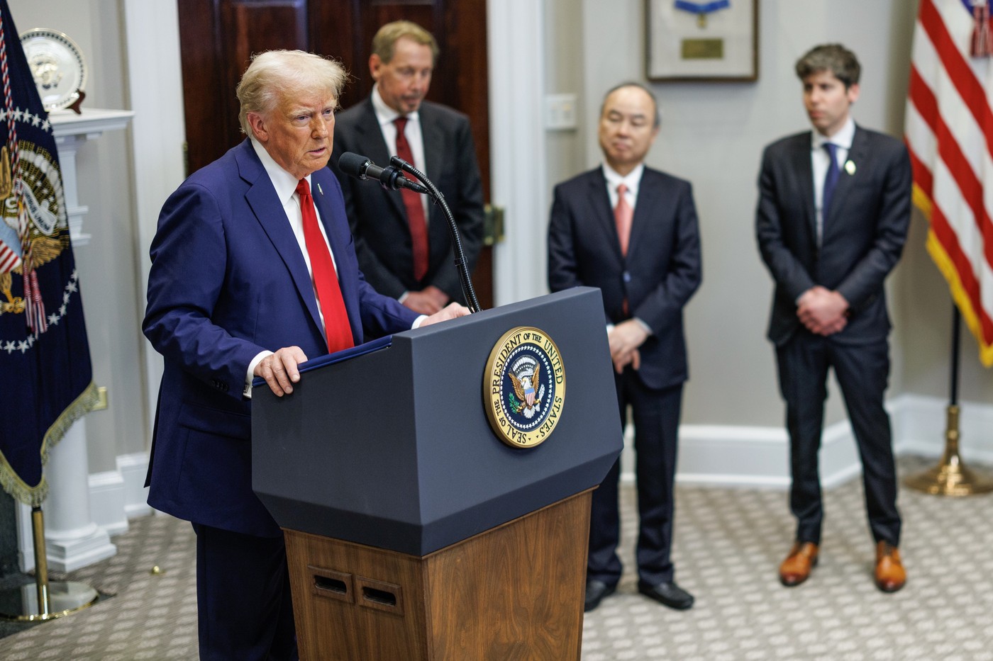 Giganții din domeniul tehnologiei confirmă că susțin planul de 500 de miliarde de dolari dedicat inteligenței artificiale propus de Donald Trump