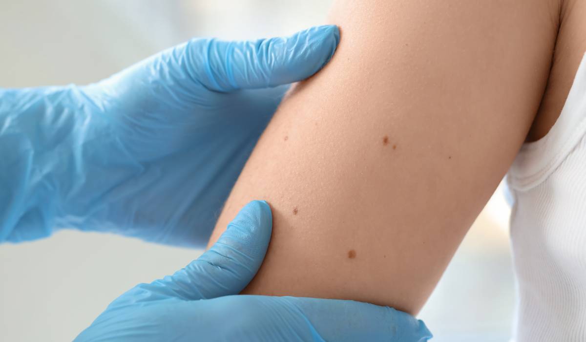 Cele Mai Frecvente Simptome Ale Cancerului Pe Care Ar Trebui Să Le Verifici. De La Balonare și Oboseală La Pierderea Vocii Cele Mai Frecvente Simptome Ale Cancerului Pe Care Ar Trebui Să Le Verifici. De La Balonare și Oboseală La Pierderea Vocii