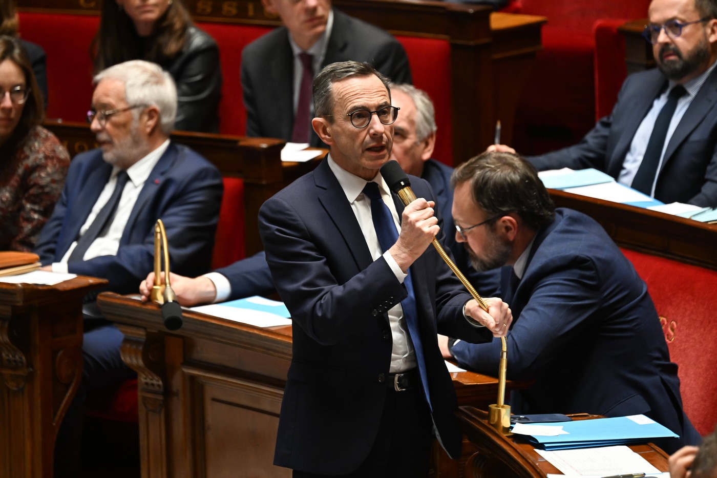 Ministrul francez de Interne critică atitudinea lui François Fillon față de președintele Ucrainei/ „Agresorul este Rusia”