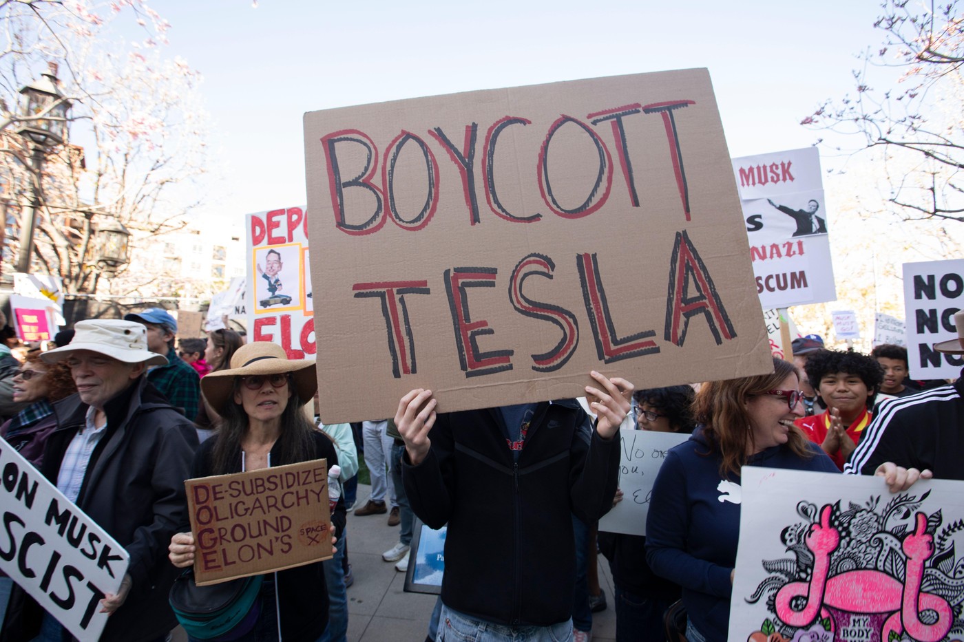 „Este un birocrat neales de americani” „Este un birocrat neales de americani”