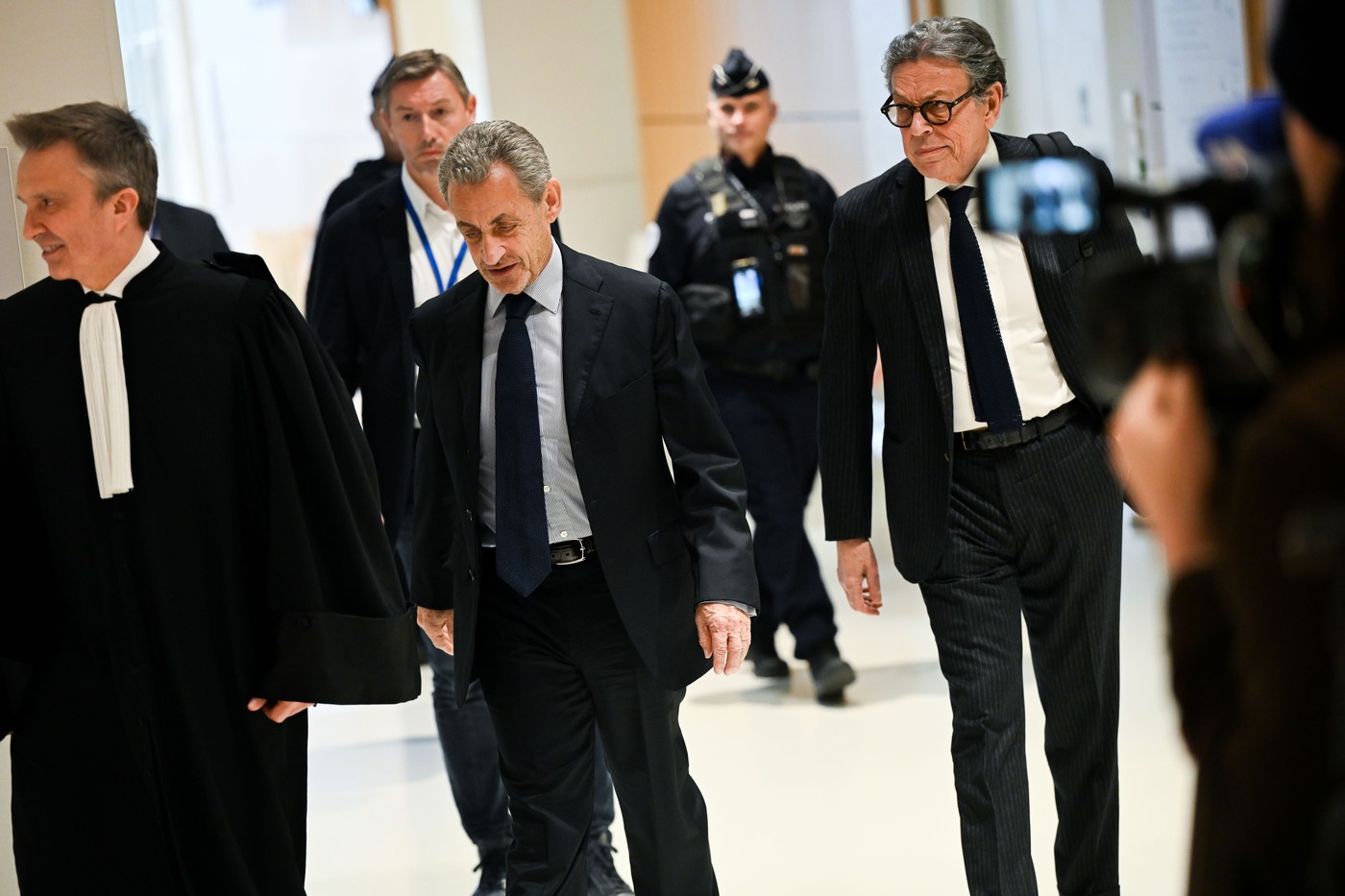 Procurorii cer o pedeapsă de șapte ani de închisoare în procesul fostului președinte Nicolas Sarkozy