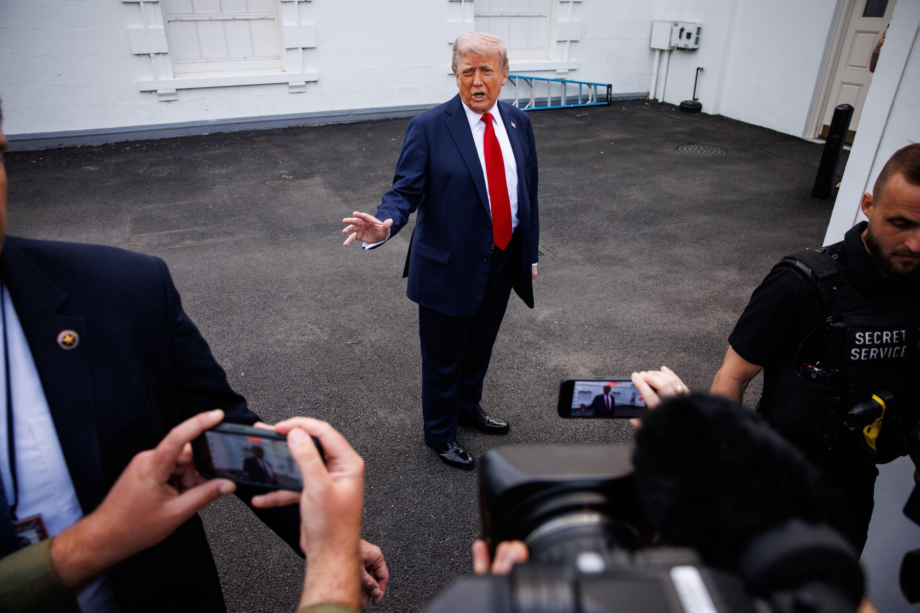 Trump îl acuză pe Zelenski de prelungirea războiului din Ucraina /Această atitudine este „foarte dăunătoare pentru negocierile de pace”