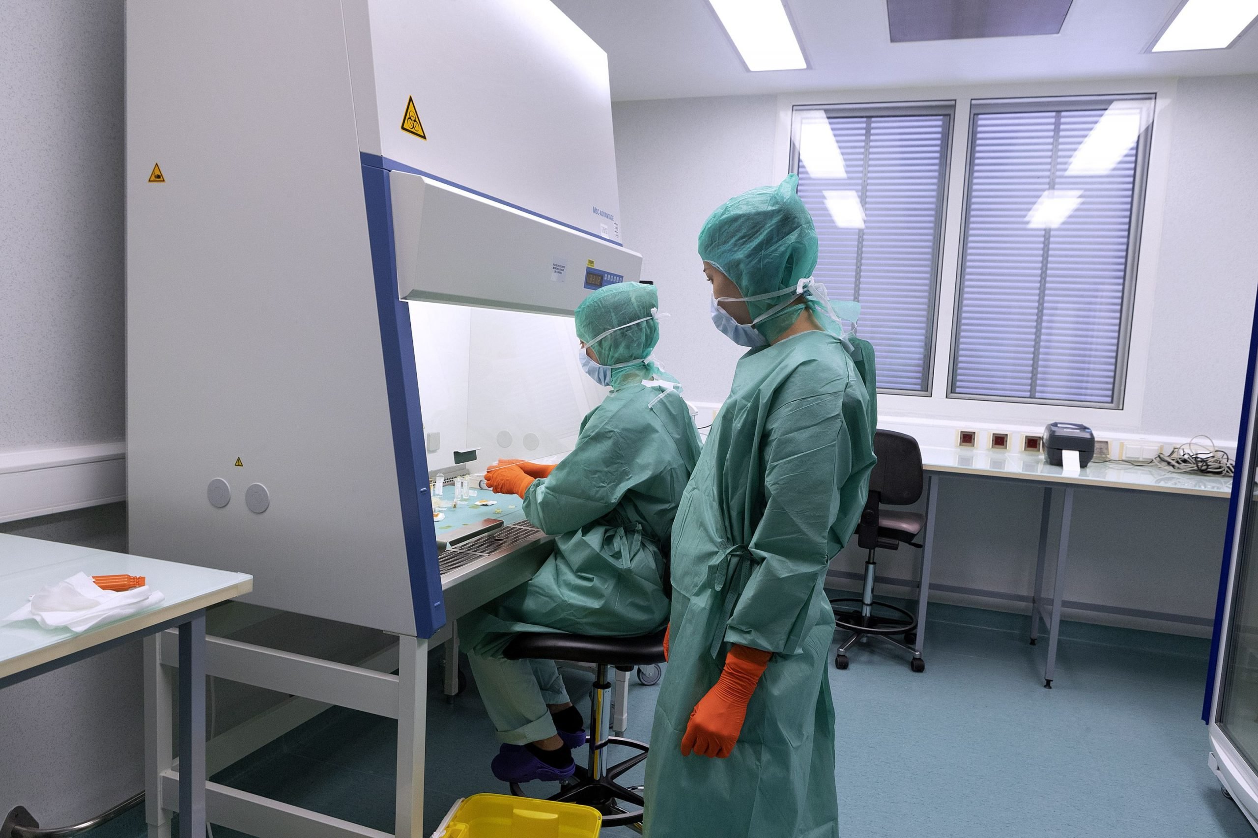 Ne descălțăm sau nu la intrare? 96% dintre pantofi poartă bacterii întâlnite frecvent în materiile fecale Ne descălțăm sau nu la intrare? 96% dintre pantofi poartă bacterii întâlnite frecvent în materiile fecale