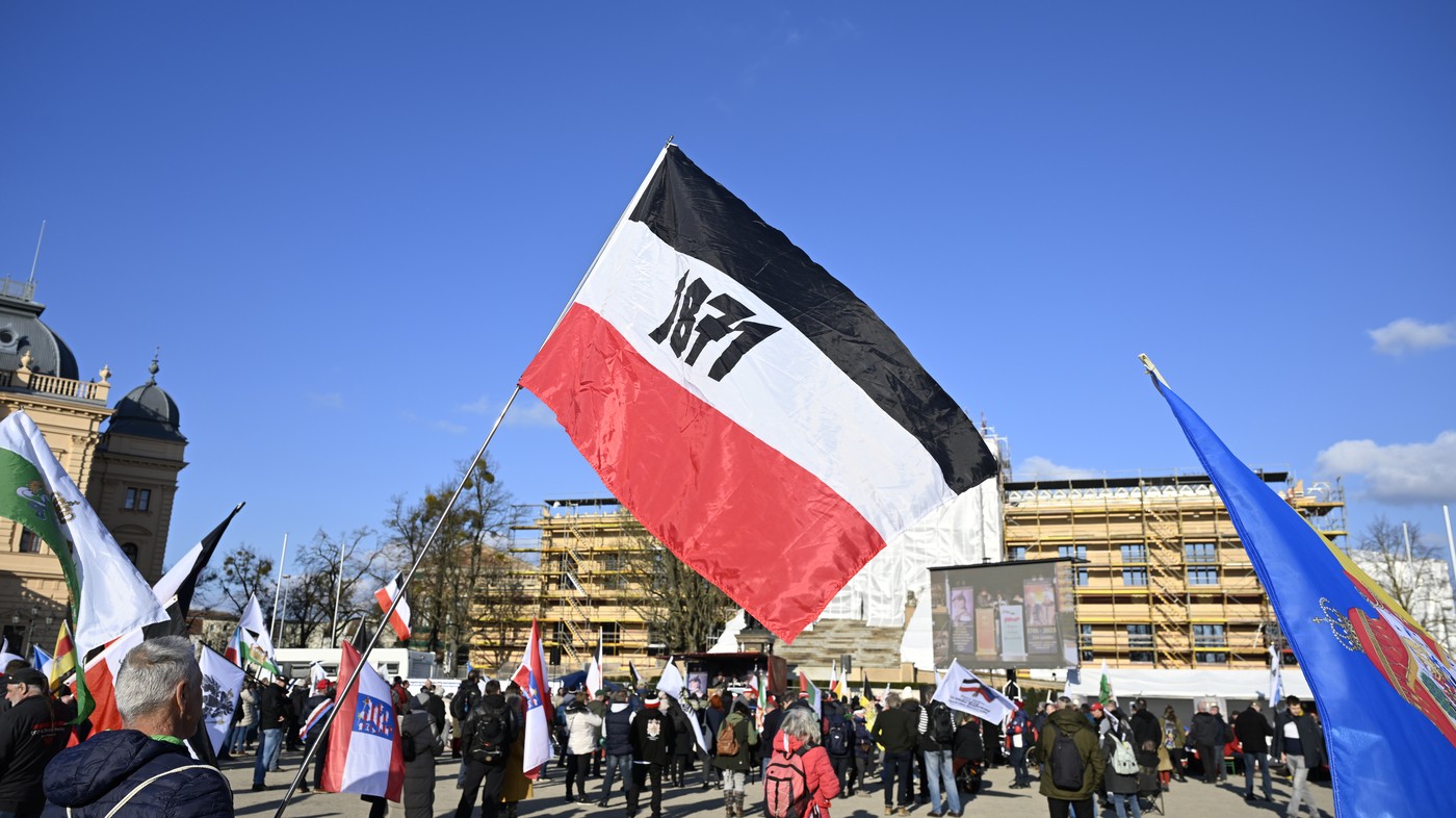 Organizație extremistă care încerca să creeze un „stat alternativ,” interzisă în Germania / Percheziții la sedii și la locuințele membrilor