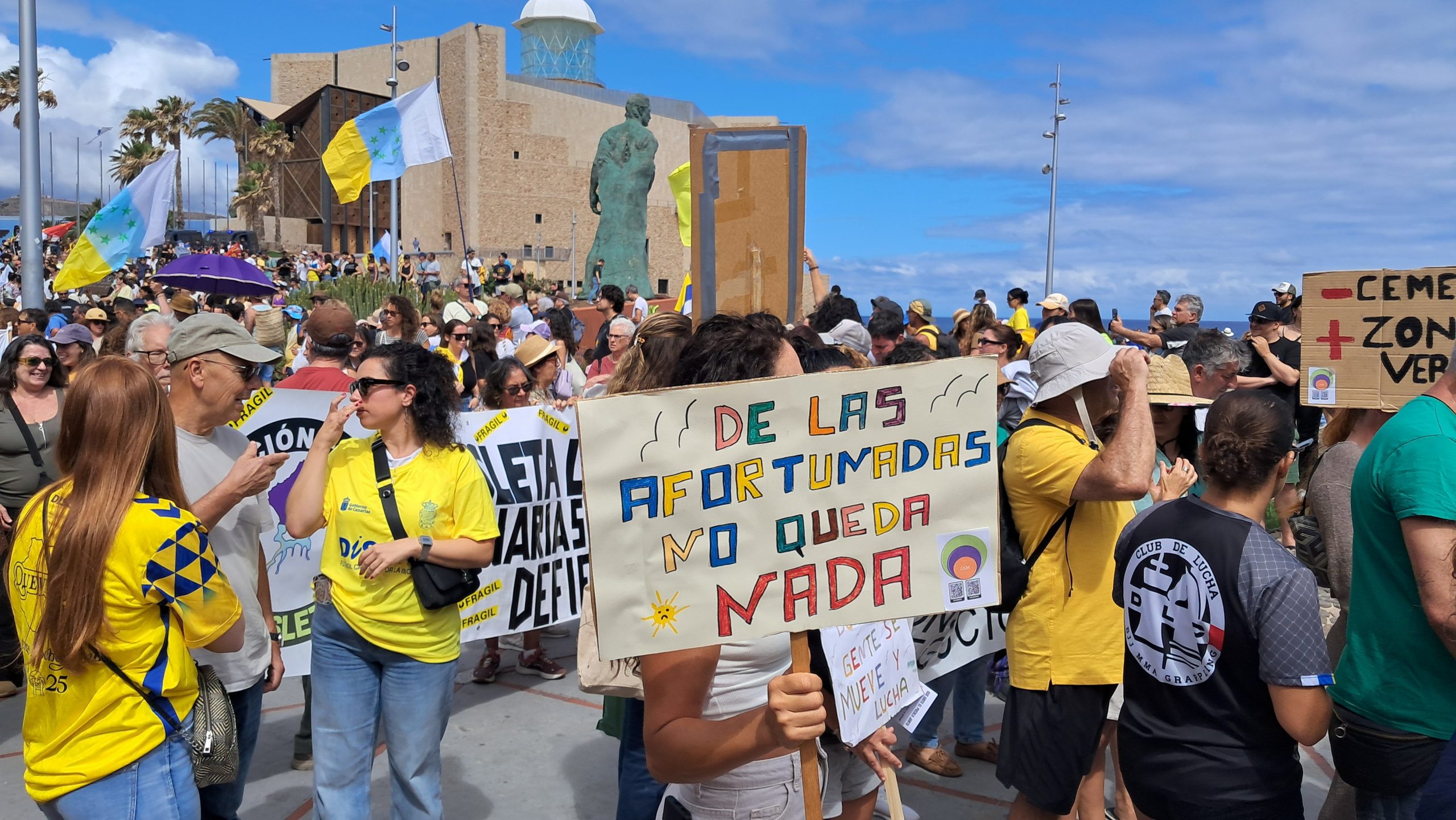 Locuitorii din Insulele Canare au protestat masiv împotriva turiștilor, înainte de începutul verii