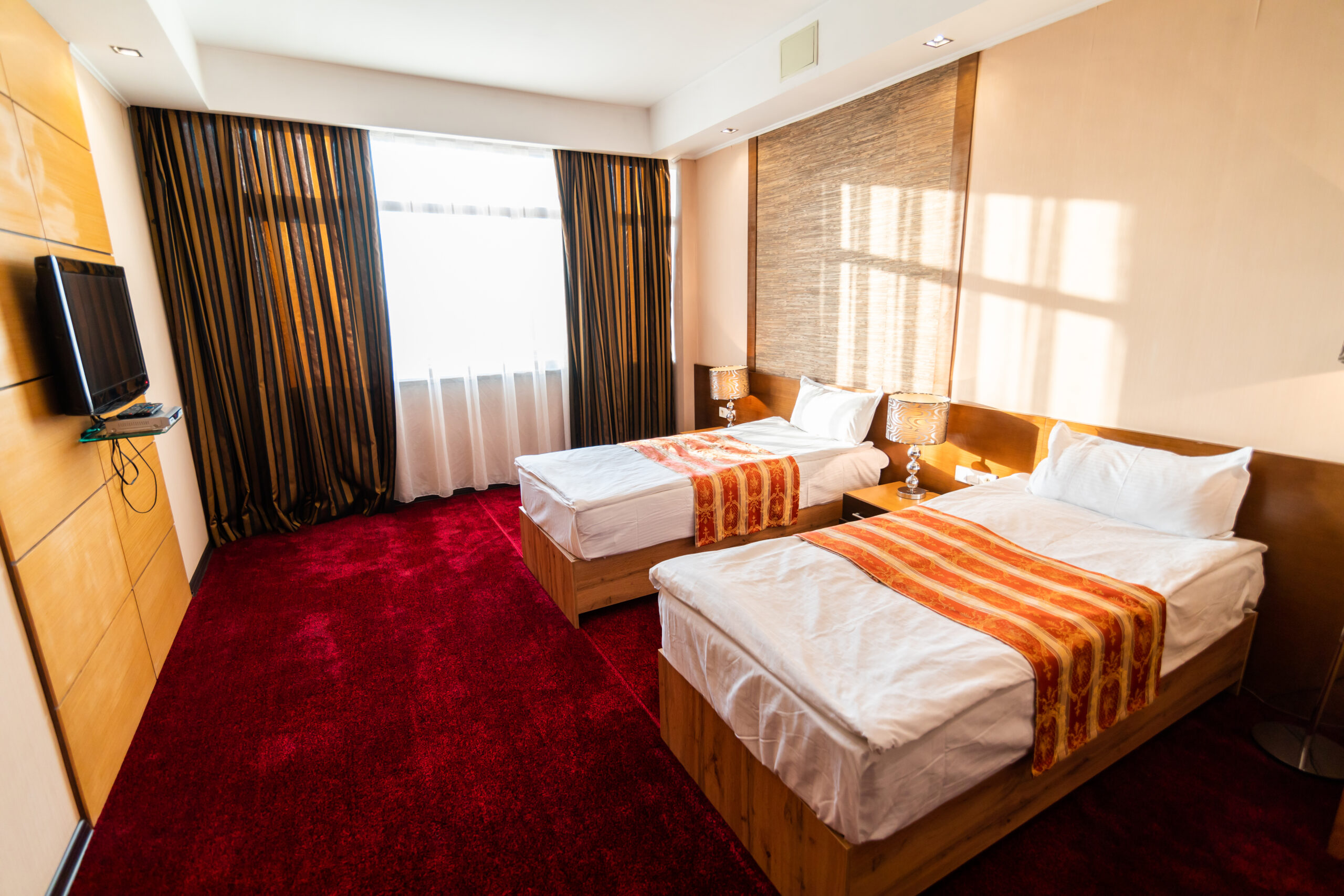 Un bărbat din Insulele Canare a MURIT, după ce a căzut de la etajul 8 al unui hotel din stațiune