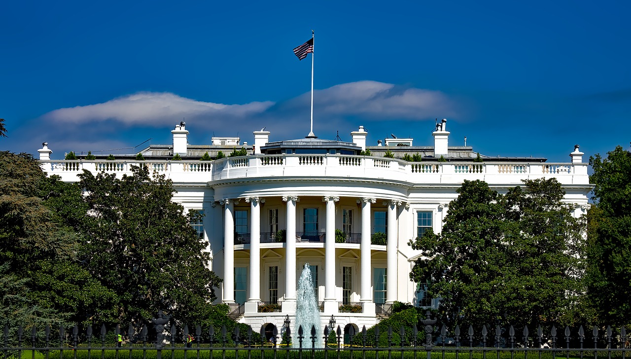 Scandal la Casa ALBĂ, după ce o persoană s-a dat drept șefa de cabinet a lui Trump:”FBI tratează cu seriozitate ameninţările la adresa preşedintelui” Scandal la Casa ALBĂ, după ce o persoană s-a dat drept șefa de cabinet a lui Trump:”FBI tratează cu seriozitate ameninţările la adresa preşedintelui”