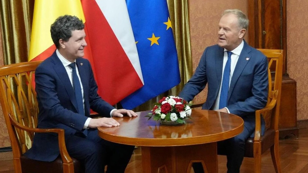 Nicușor Dan, primit de premierul Poloniei, Donald Tusk. Președintele ales participă la mitingul de susținere a primarului Varșoviei, Rafal Trzaskowski