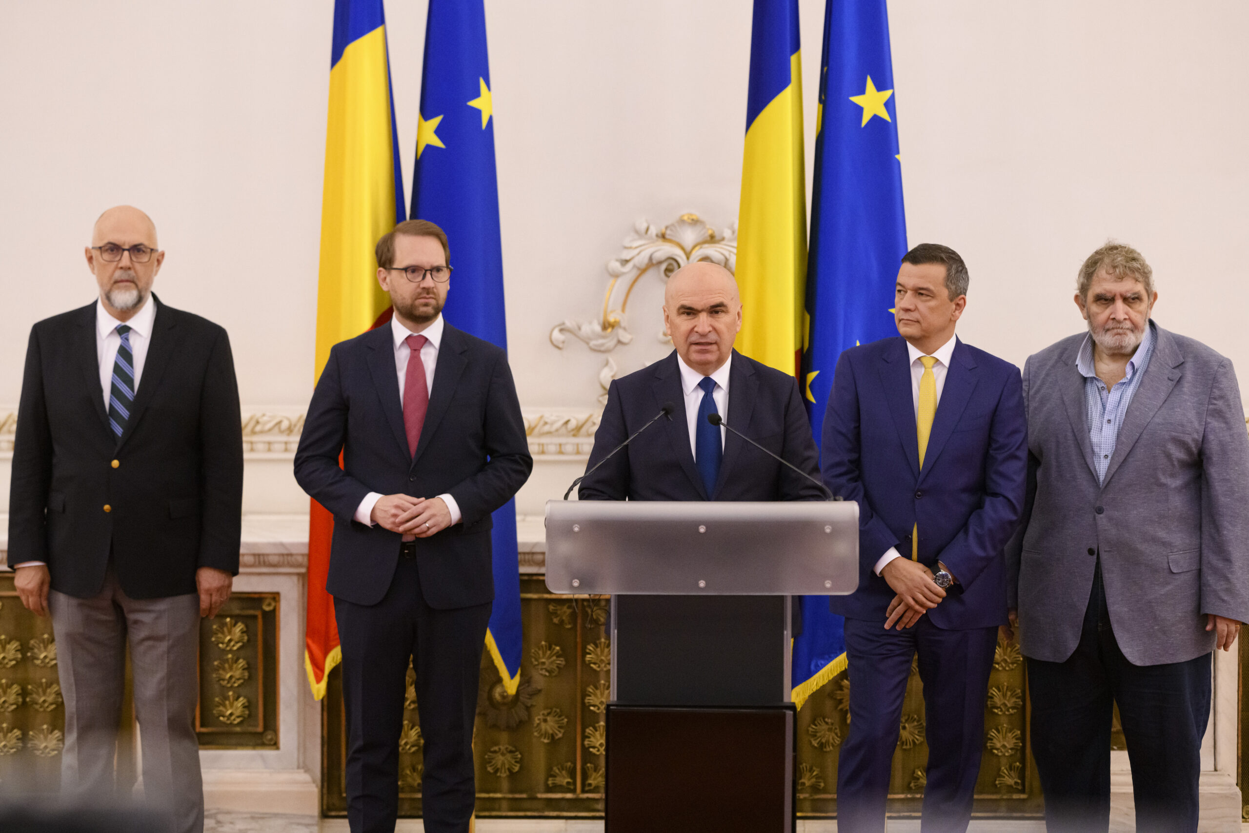 Coaliția, pe ace după votul PSD împotriva Dianei Buzoianu. Liderii partidelor discută salariul minim și bugetul pe 2026 Coaliția, pe ace după votul PSD împotriva Dianei Buzoianu. Liderii partidelor discută salariul minim și bugetul pe 2026