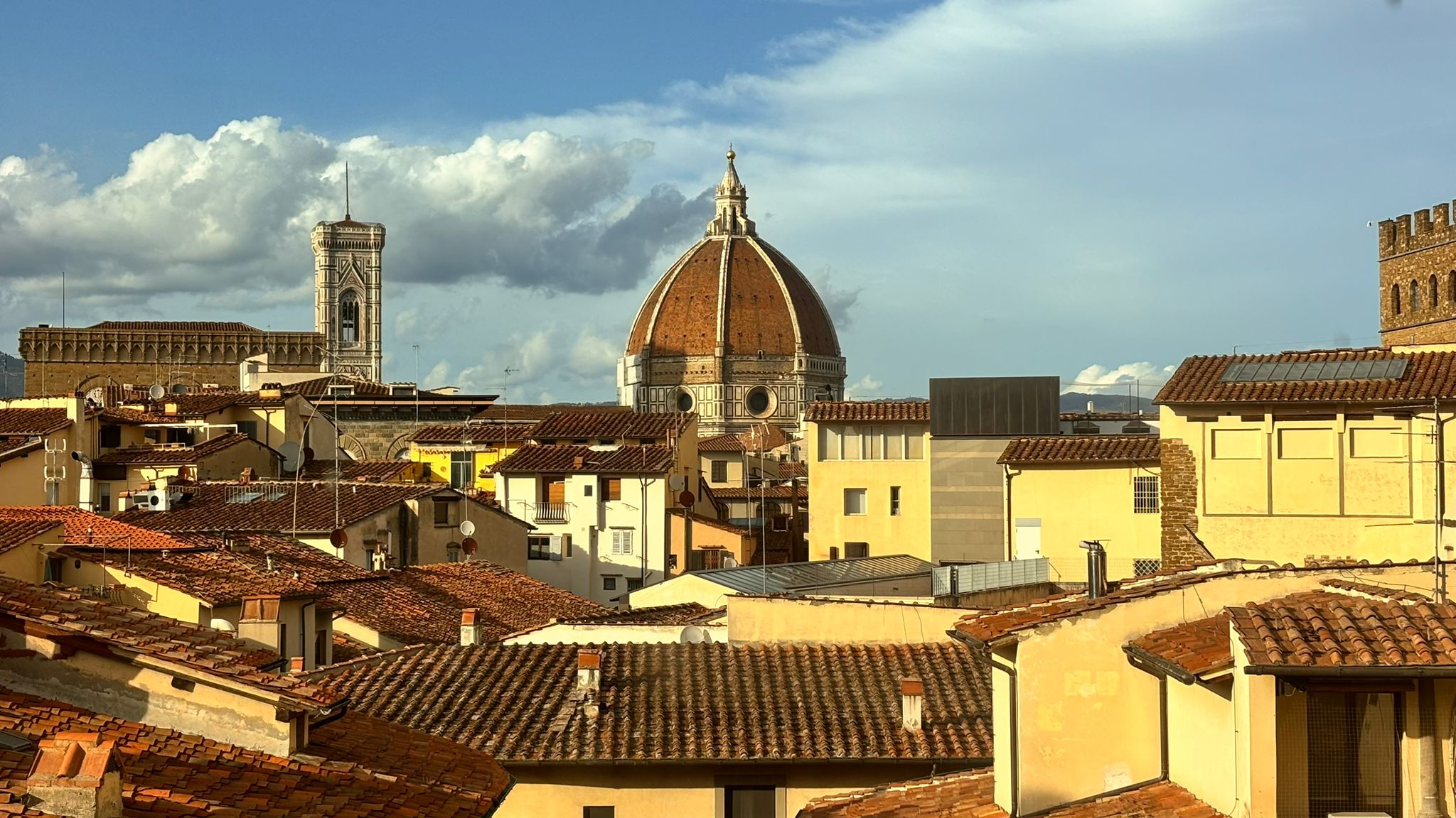 De la Domul Santa Maria și muzeele de artă la cofetăriile și restaurantele cu meniuri toscane