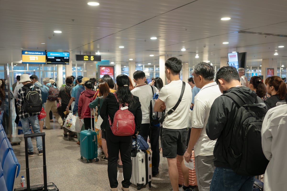 Cum s-a ajuns la fenomenul „păduchilor de la poartă” în aeroporturile din întreaga lume