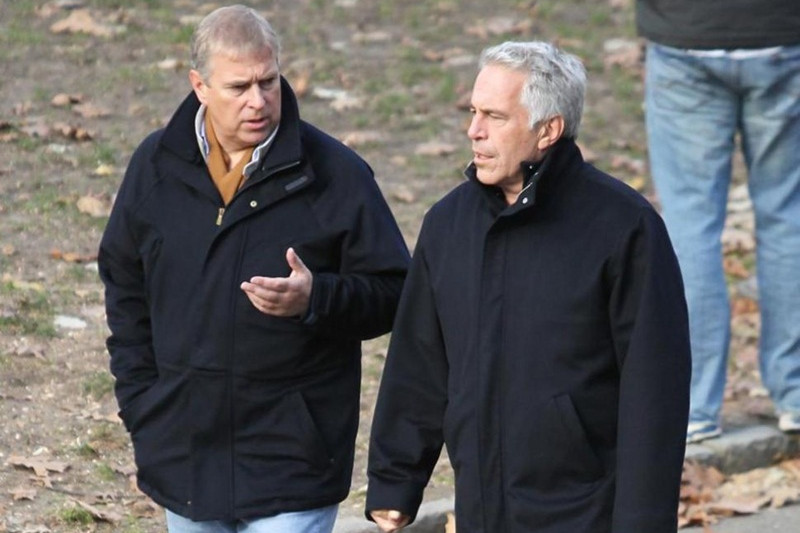 Dosarele Epstein explodează în Marea Britanie. Prințul Andrew, acuzat că ar fi folosit avioane RAF pentru a se întâlni cu Jeffrey Epstein