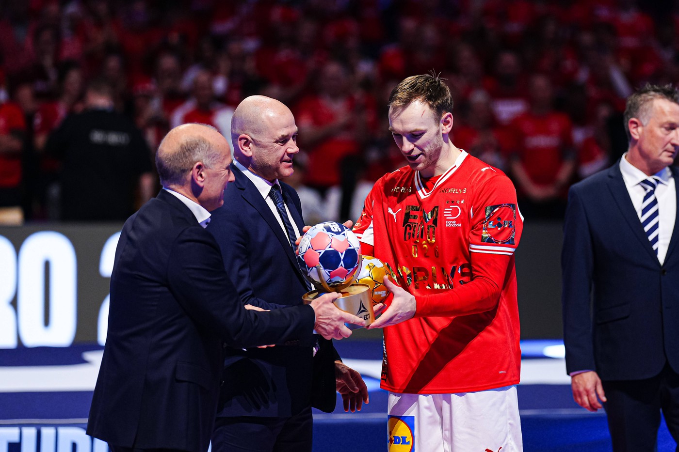 Cel mai bun jucător al lumii se întoarce la București, iar campioana are o veste excelentă pentru fani