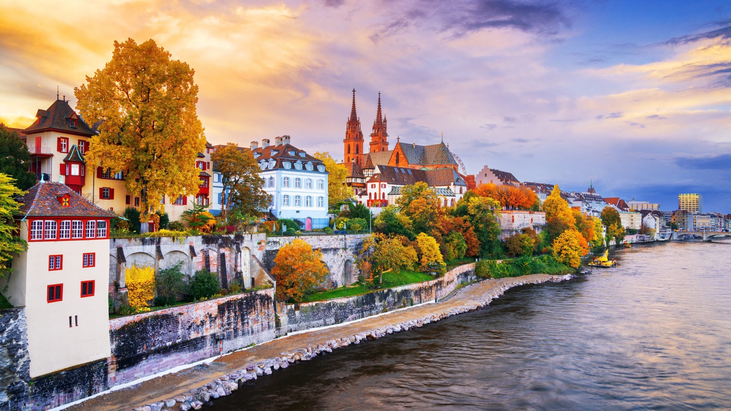 Orașul „de basm” care se află la granița a trei țări și este la 2 ore și 40 de minute de zbor de România