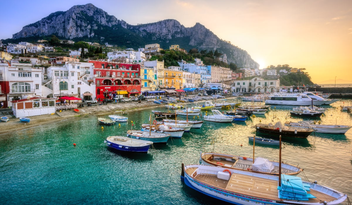 Turiștii care vizitează o insulă populară din Italia riscă amenzi de 500 de euro dacă duc aceste obiecte din plastic Turiștii care vizitează o insulă populară din Italia riscă amenzi de 500 de euro dacă duc aceste obiecte din plastic