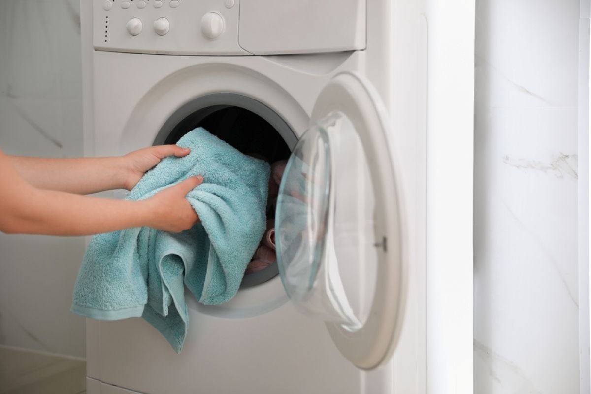 Cât de bine este să speli prosoapele împreună cu hainele