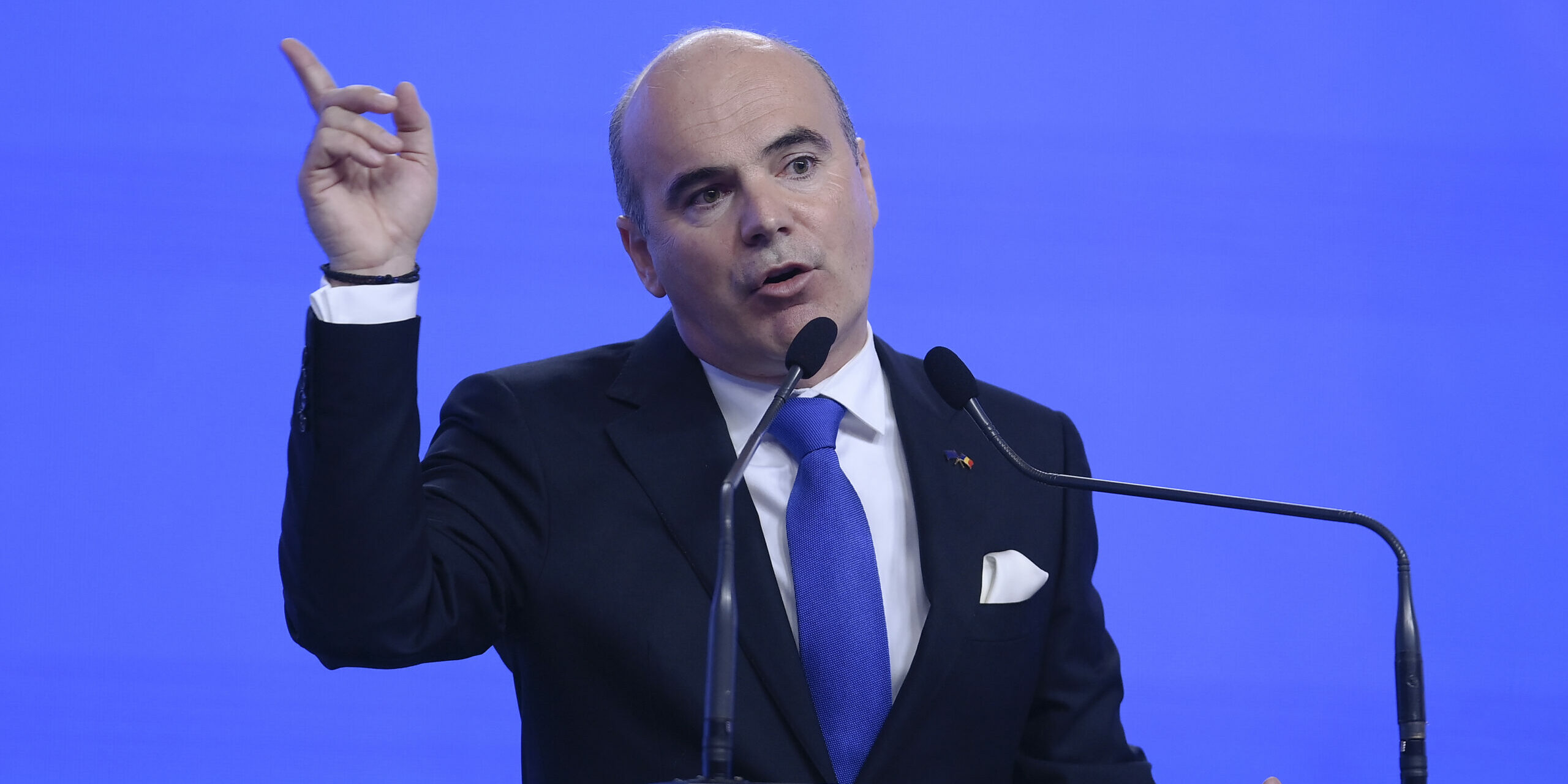 „Trebuie să se consulte și să ne informeze”