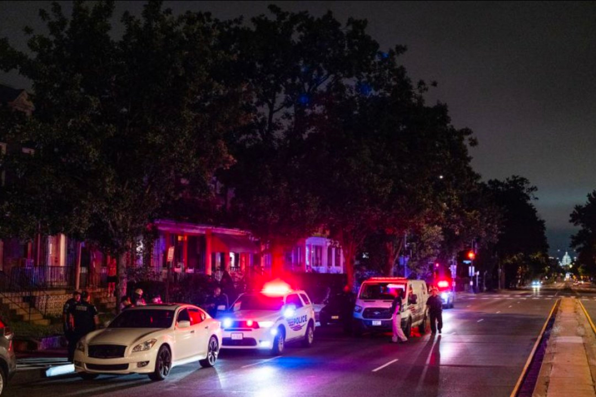 Polițist rănit grav într-un atac armat la Washington. Suspectul este încă în libertate. FBI intervine în anchetă