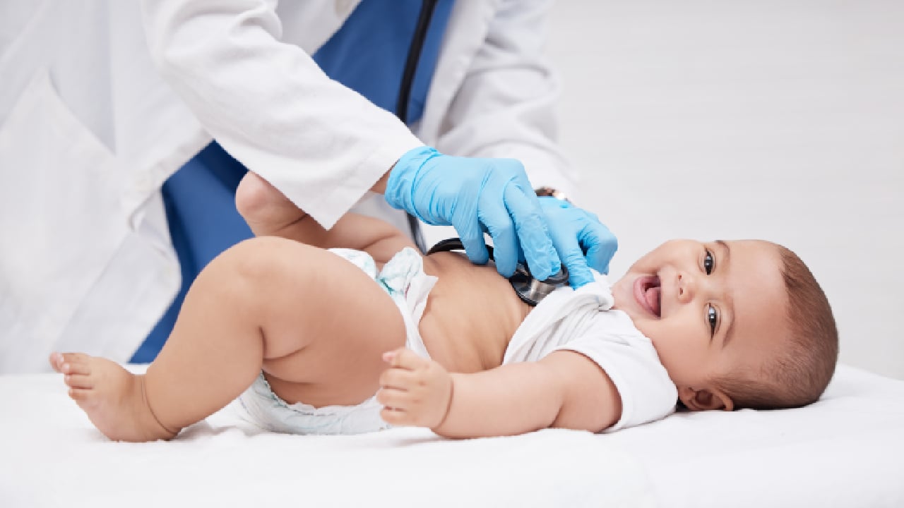 Soluția neașteptată care îi ajută pe bebeluși să suporte mai ușor injecțiile