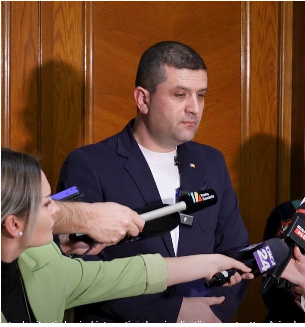 Ministerul Apărării a primit 2, 45% din PIB, buget, adică 49,426 miliarde de lei. 38,10%, vor fi investiţi în echipamente Ministerul Apărării a primit 2, 45% din PIB, buget, adică 49,426 miliarde de lei. 38,10%, vor fi investiţi în echipamente