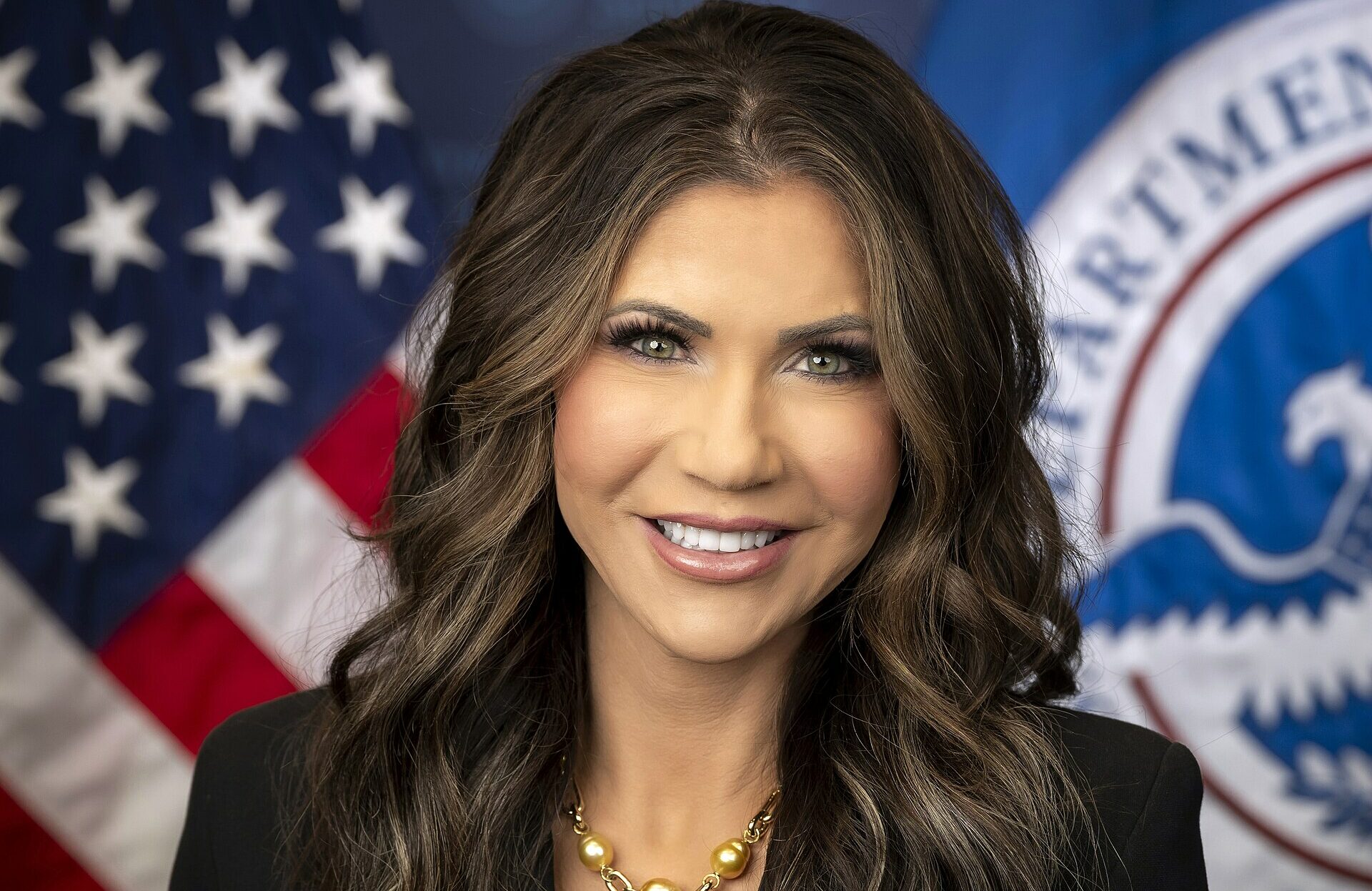 Demitere de răsunet la vârful serviciilor de securitate SUA. Kristi Noem, răspunzătoare de deportările ICE, a fost dată afară de Trump. Care este motivul concedierii Demitere de răsunet la vârful serviciilor de securitate SUA. Kristi Noem, răspunzătoare de deportările ICE, a fost dată afară de Trump. Care este motivul concedierii