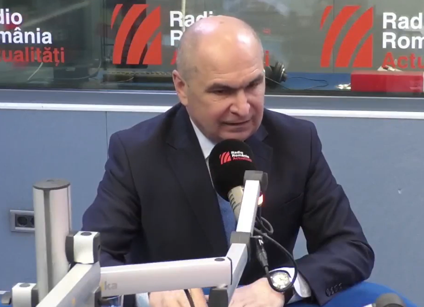 „Pentru că nu se va putea oferi pâine, se va oferi mult circ”