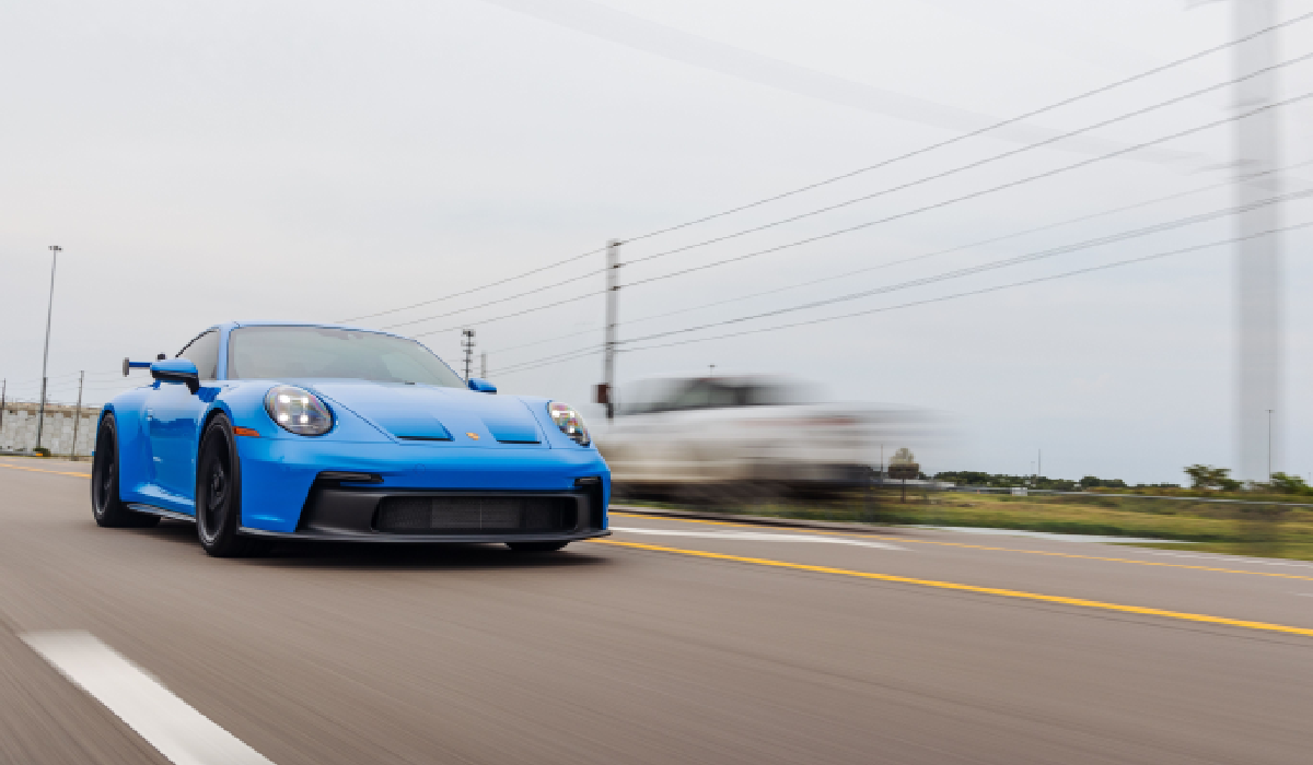 o femeie de 92 de ani, prinsă cu 228 km/h într-un Porsche de 510 CP, pe o autostradă din Franța