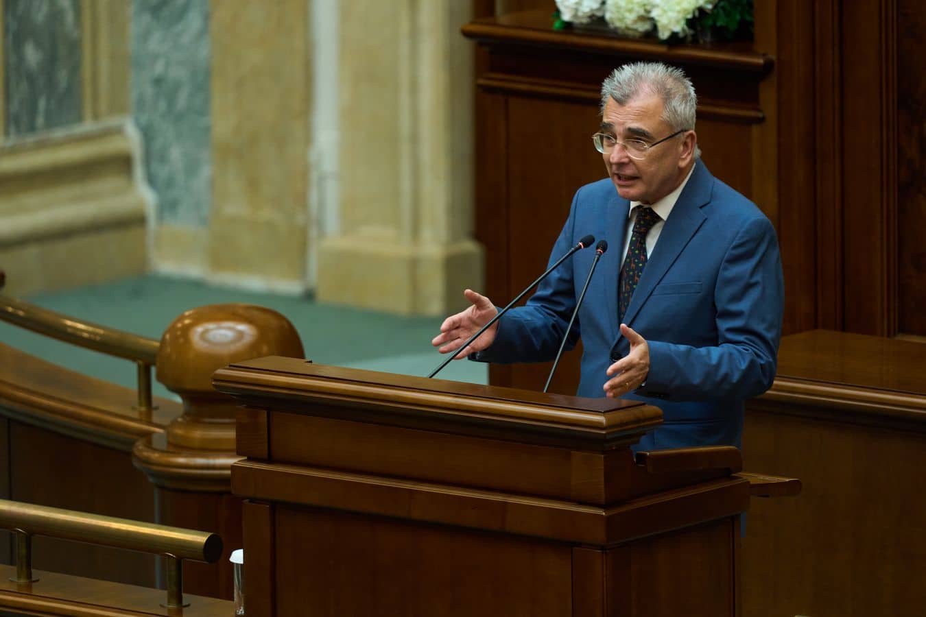 „Guvernul Bolojan trebuie să cadă pentru că are trei trimestre de scădere economică și pentru că a dus inflația la 10%, nu pentru că s-a certat Grindeanu cu Bolojan!” „Guvernul Bolojan trebuie să cadă pentru că are trei trimestre de scădere economică și pentru că a dus inflația la 10%, nu pentru că s-a certat Grindeanu cu Bolojan!”