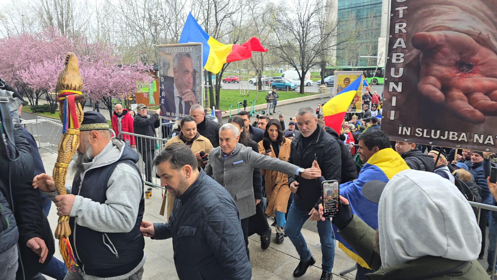 ”O lume întreagă suferă din cauza prostiei unora”